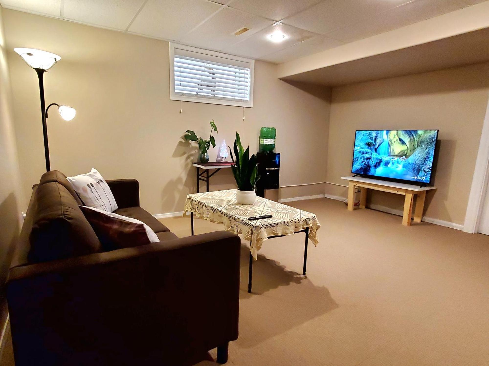 Saskatoon Lashyn Cove Homestay Extérieur photo
