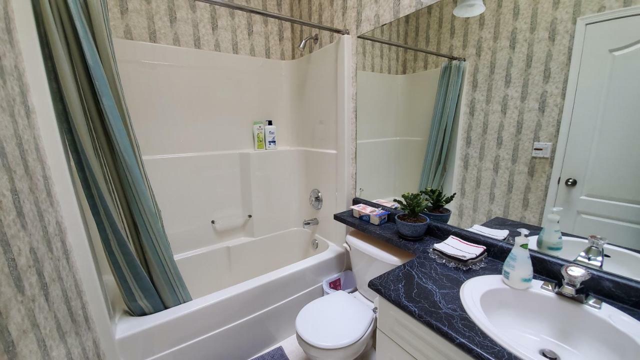 Saskatoon Lashyn Cove Homestay Extérieur photo